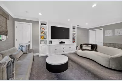 12 Locust Lane, Roslyn Heights, NY 11577 - Photo 13