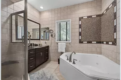 12 Locust Lane, Roslyn Heights, NY 11577 - Photo 19