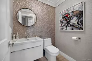 12 Locust Ln, Roslyn Heights, NY 11577 - Photo 17
