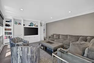 12 Locust Ln, Roslyn Heights, NY 11577 - Photo 3