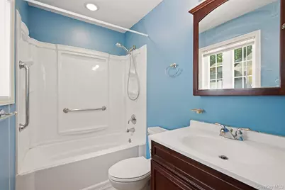 300 McKinley Terrace, Centerport, NY 11721 - Photo 7