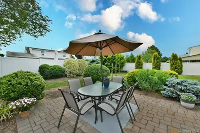 1872 Chester Drive, East Meadow, NY 11554 - Photo 21