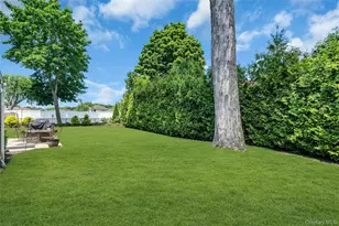 533 Old Country Rd, Deer Park, NY 11729 - Photo 11