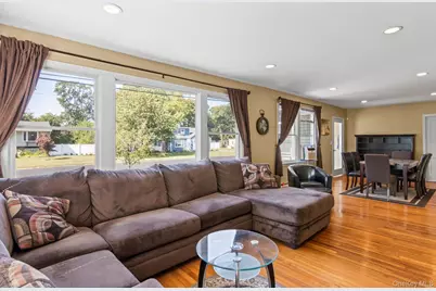 1333 Richland Boulevard, Bay Shore, NY 11706 - Photo 9