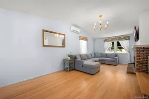 19 Alyssum Ave, Huntington, NY 11743 - Photo 17