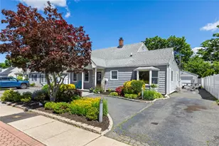 51 Cliff Ln, Levittown, NY 11756 - Photo 3