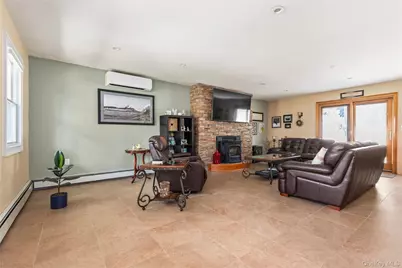 51 Cliff Lane, Levittown, NY 11756 - Photo 5