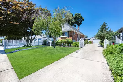 2389 Lindy Road, Westbury, NY 11590 - Photo 3