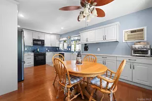 2389 Lindy Rd, Westbury, NY 11590 - Photo 15