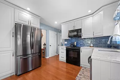 2389 Lindy Road, Westbury, NY 11590 - Photo 9