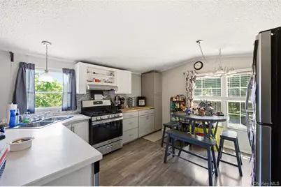 1137 Unit 124 Lincoln Avenue, Holbrook, NY 11741 - Photo 13