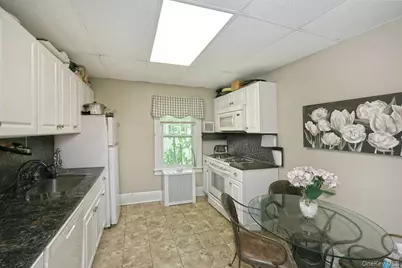 163/165 Lincoln Avenue, Rockville Centre, NY 11570 - Photo 21