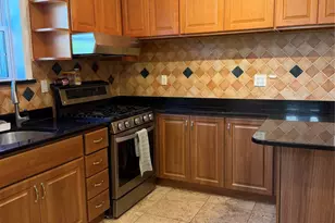 27 Upland Rd, Great Neck, NY 11020 - Photo 9