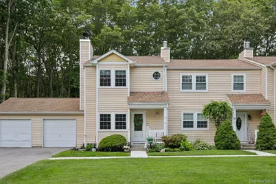 16 Chase Commons #16, Yaphank, NY 11980 - Photo 3