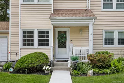 16 Chase Commons #16, Yaphank, NY 11980 - Photo 5