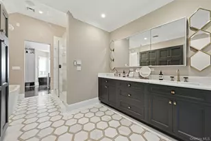 48 Tammys Ln, Syosset, NY 11791 - Photo 9