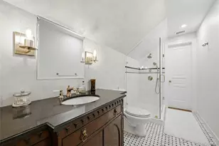 48 Tammys Ln, Syosset, NY 11791 - Photo 17