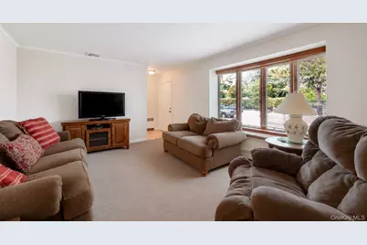 398 Clocks Boulevard, Massapequa, NY 11758 - Photo 17