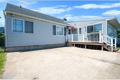 398 Clocks Boulevard, Massapequa, NY 11758 - Photo 15