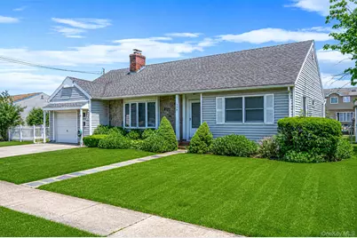 398 Clocks Boulevard, Massapequa, NY 11758 - Photo 5
