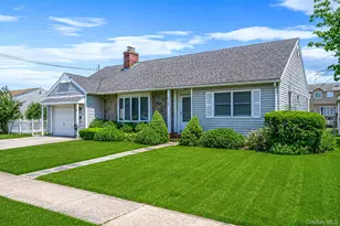 398 Clocks Blvd, Massapequa, NY 11758 - Photo 5