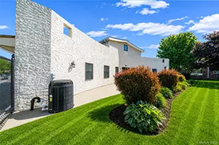 2453 Union Blvd, Islip, NY 11750 - Photo 15