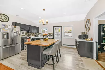 2 Michael Avenue, Bellport, NY 11713 - Photo 5