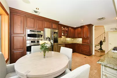 3 Joy Drive, Manhasset Hills, NY 11040 - Photo 9