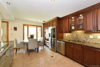 3 Joy Drive, Manhasset Hills, NY 11040 - Photo 7