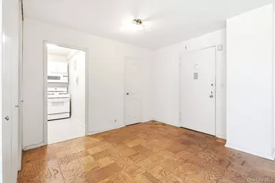 70-25 Yellowstone Boulevard #5A, Forest Hills, NY 11375 - Photo 5
