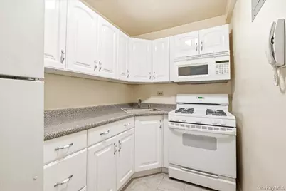 70-25 Yellowstone Boulevard #5A, Forest Hills, NY 11375 - Photo 7