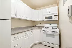 70-25 Yellowstone Blvd, Forest Hills, NY 11375 - Photo 7