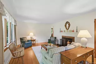 12 Regent Pl, Huntington, NY 11743 - Photo 11