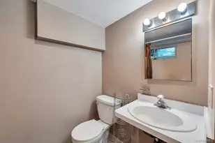37 Wilmington Dr, Melville, NY 11747 - Photo 31