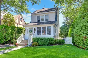 65 Roxbury Rd, Garden City, NY 11530 - Photo 3