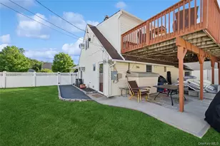 4 Dennis Ln, Bethpage, NY 11714 - Photo 21