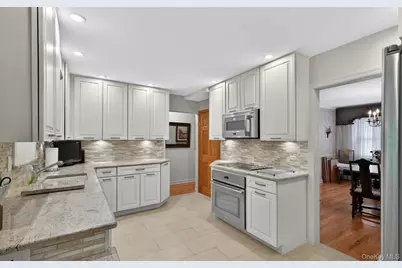 200 Canterbury Gate, Lynbrook, NY 11563 - Photo 11