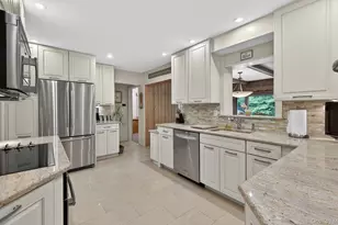 200 Canterbury Gate, Lynbrook, NY 11563 - Photo 5