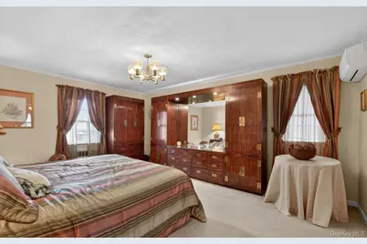 200 Canterbury Gate, Lynbrook, NY 11563 - Photo 13
