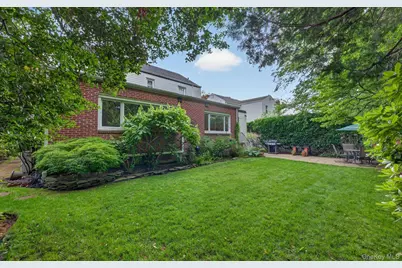 200 Canterbury Gate, Lynbrook, NY 11563 - Photo 19