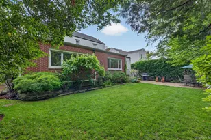 200 Canterbury Gate, Lynbrook, NY 11563 - Photo 19