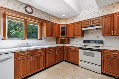2872 Brookfield Drive, Yorktown Heights, NY 10598 - Photo 11