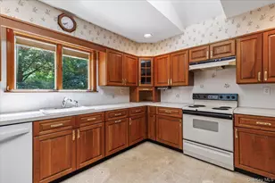 2872 Brookfield Dr, Yorktown Heights, NY 10598 - Photo 11