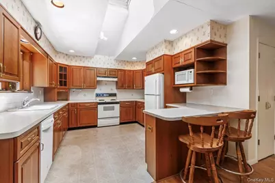 2872 Brookfield Drive, Yorktown Heights, NY 10598 - Photo 9