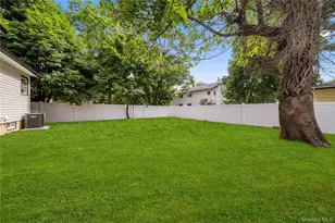 207 Wright St, Westbury, NY 11590 - Photo 29