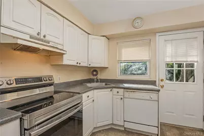 28 Baldwin Street, Farmingdale, NY 11735 - Photo 9
