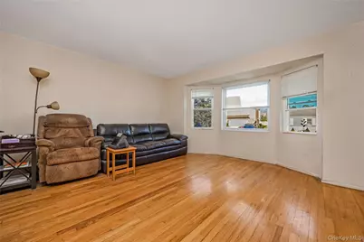 28 Baldwin Street, Farmingdale, NY 11735 - Photo 5