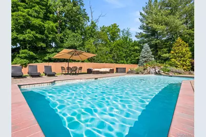 637 S Mountain Road, New City, NY 10956 - Photo 5