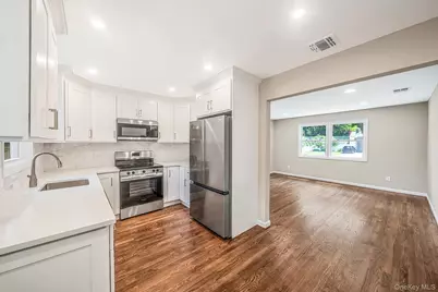 610 Americus Avenue, Patchogue, NY 11772 - Photo 9