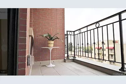 3135 31st Street #605, Astoria, NY 11106 - Photo 7